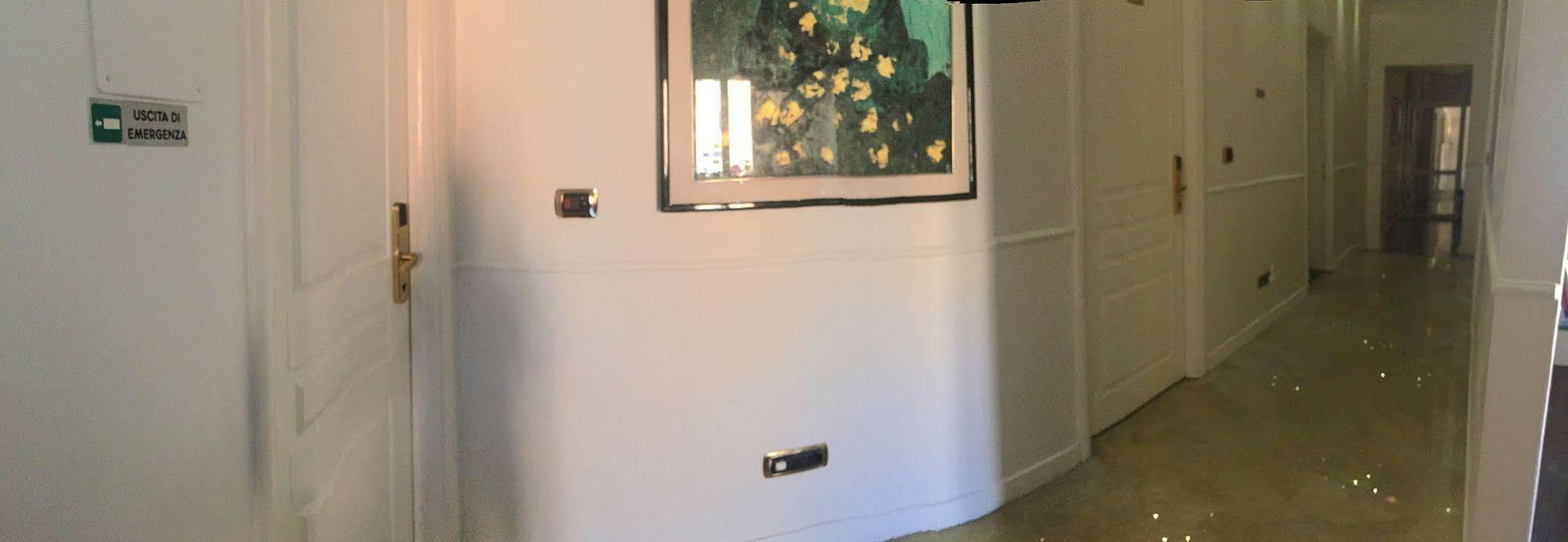 Relais Conte Di Cavour De Luxe 2* Rom